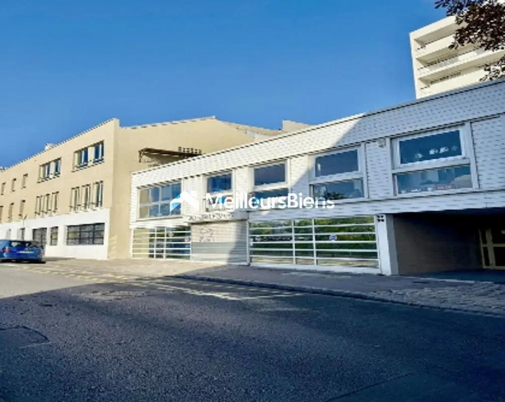 Flex in Courbevoie for lease Building Photo- Image 1 of 9