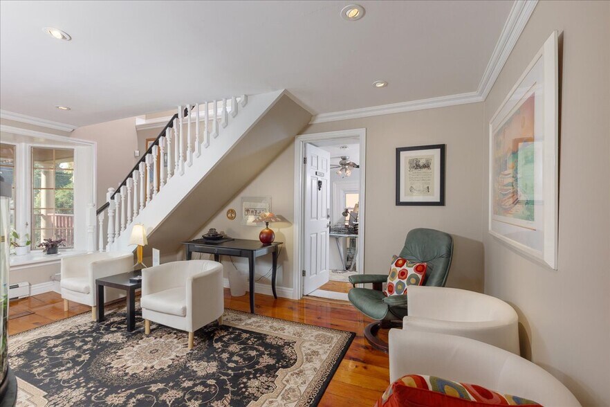 50 Wellington St E, Aurora, ON à vendre - Photo intérieure - Image 3 de 7