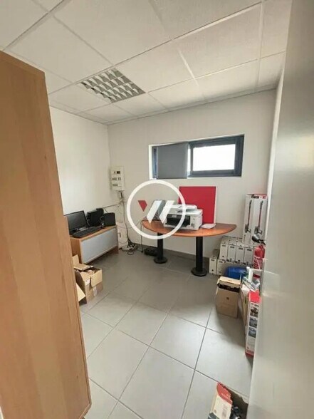 Bureau dans Gardanne à louer - Photo intérieure - Image 3 de 9