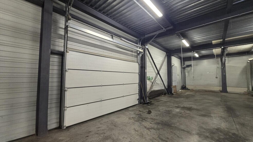 Industrial in Hyères for lease - Building Photo - Image 2 of 5