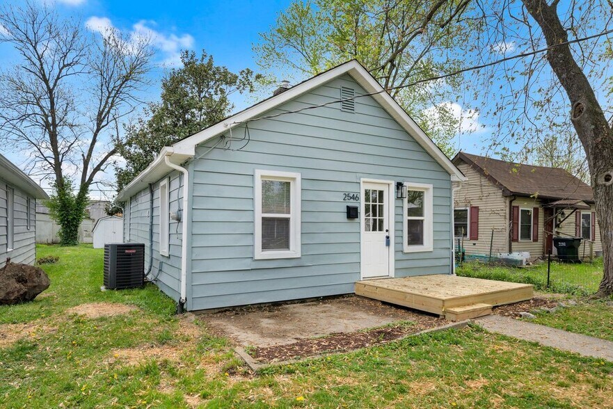 2550 Broadway St, New Albany, IN à vendre - Photo du bâtiment - Image 2 de 42