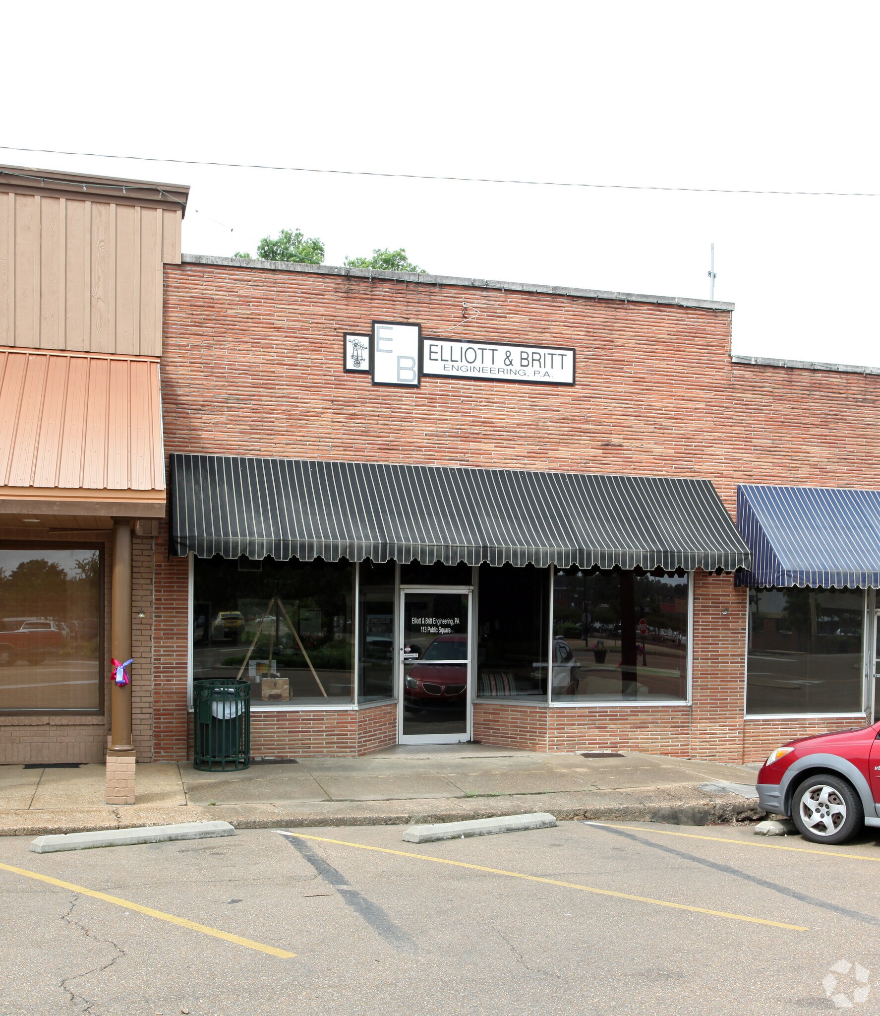 115 Public Sq, Batesville, MS for sale Primary Photo- Image 1 of 35