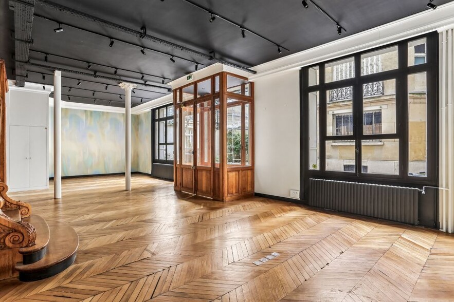 242 Boulevard Saint-Germain, Paris for lease - Interior Photo - Image 3 of 9