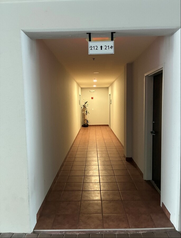 5300-5350 W Hillsboro Blvd, Coconut Creek, FL 33073 - Unit 212 - - Interior Photo - Image 2 of 7