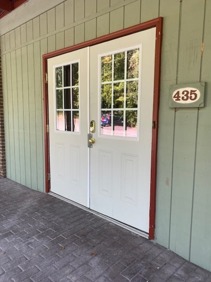 2700 S Roan St, Johnson City, TN for lease Interior Photo- Image 1 of 15