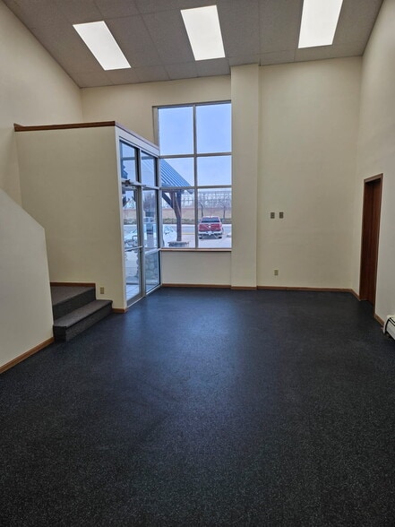 1300 24th St W, Billings, MT for lease - Interior Photo - Image 2 of 4