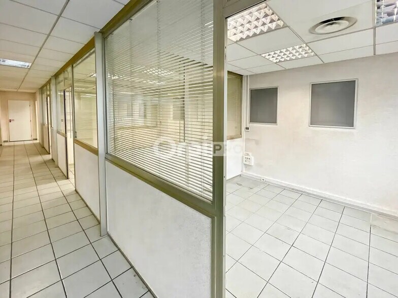 Commerce de détail dans Aubagne à louer - Photo intérieure - Image 3 de 5