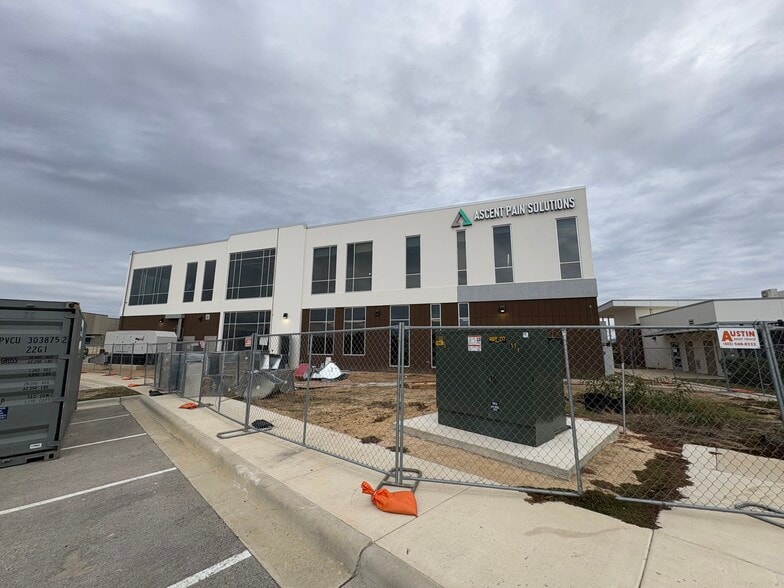 9010 Brodie Ln, Austin, TX for lease - Building Photo - Image 2 of 7