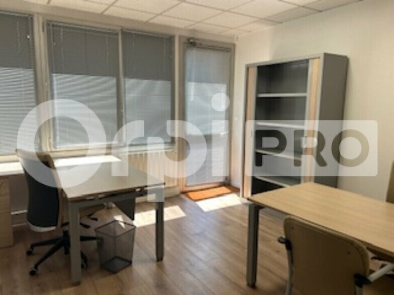 Office in Lissieu for sale - Interior Photo - Image 2 of 9