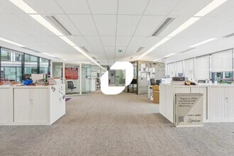 Office in Paris for lease Interior Photo- Image 2 of 17