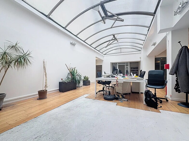 Immeuble residentiel dans Paris à vendre - Photo intérieure - Image 2 de 19