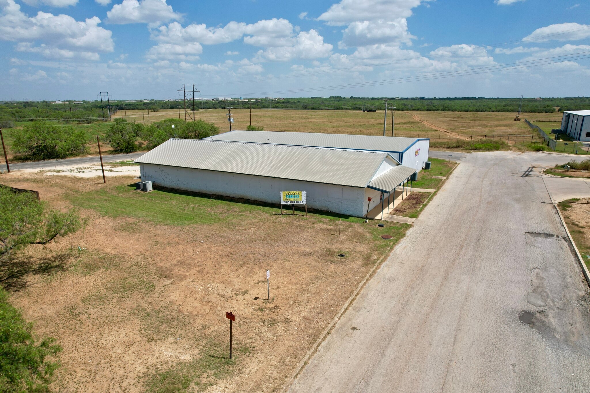 1375 Junior Blvd, Pleasanton, TX for lease Building Photo- Image 1 of 6
