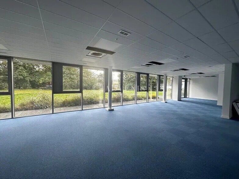 Bureau dans Limay à louer - Photo intérieure - Image 2 de 10