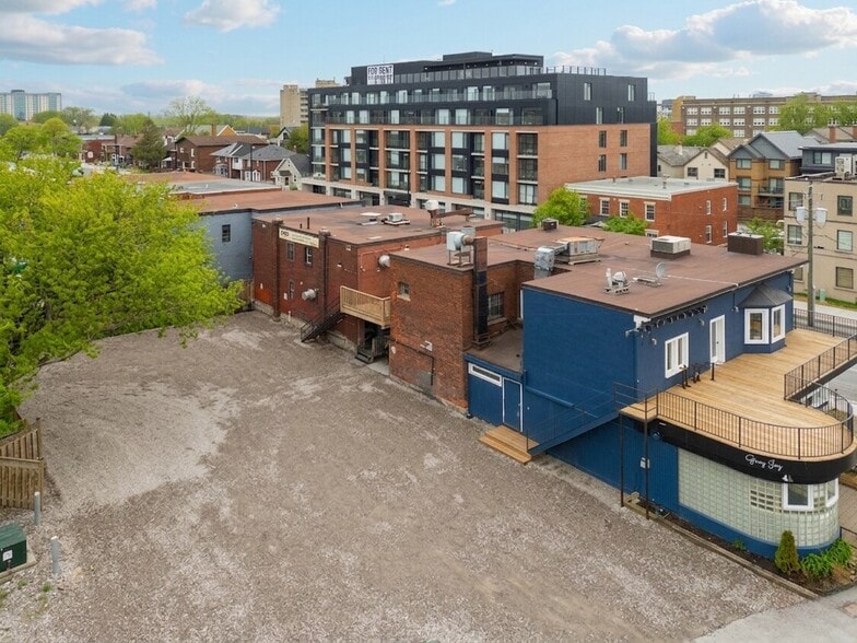 221 Echo Dr, Ottawa, ON à vendre - Photo du bâtiment - Image 2 de 2