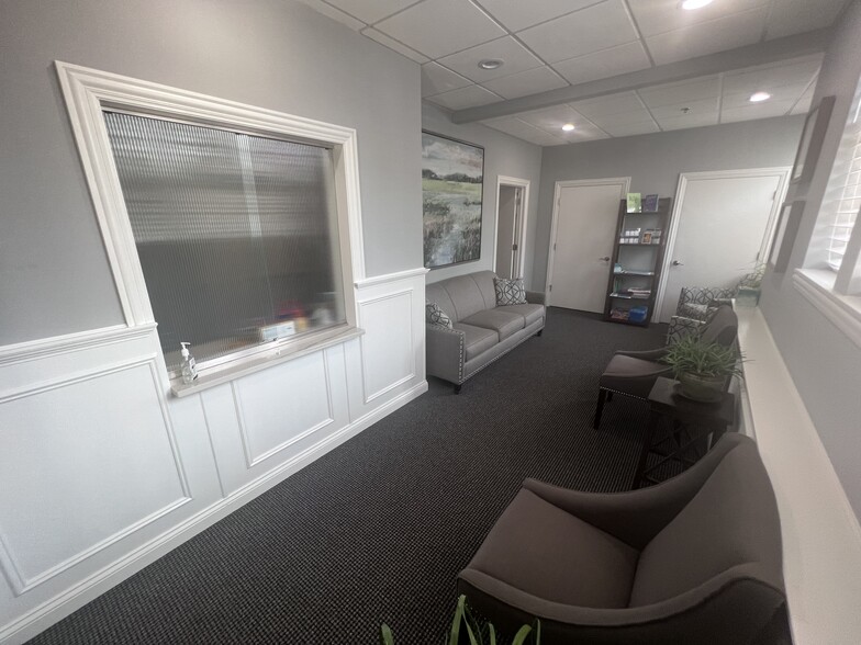 405 Illinois Ave, St Charles, IL à louer - Photo intérieure - Image 3 de 10