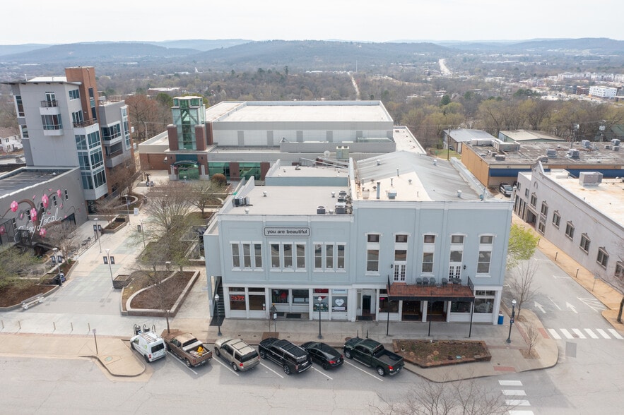 21 W Mountain St, Fayetteville, AR for lease - Primary Photo - Image 1 of 12