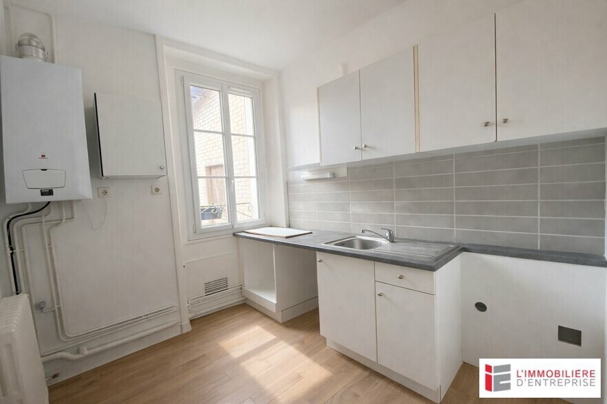 Office in Rennes for lease - Interior Photo - Image 3 of 6