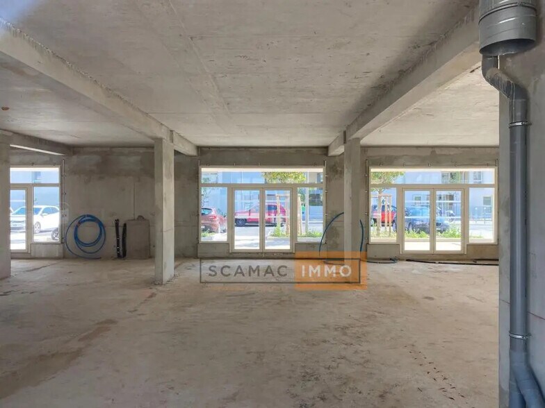 Commerce de détail dans Hyères à louer - Photo du bâtiment - Image 3 de 5