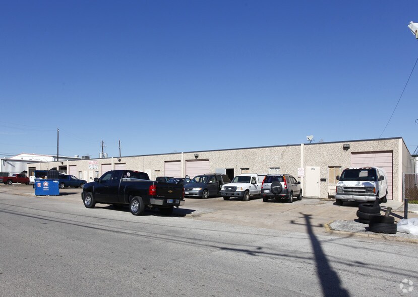 5724-5738 Green Ash Dr, Houston, TX à louer - Photo du bâtiment - Image 2 de 2