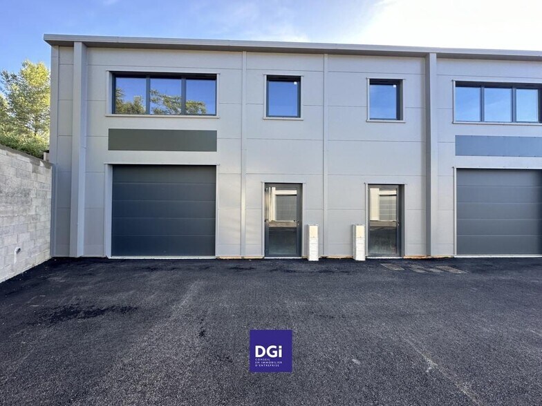 Flex in Nîmes for lease - Building Photo - Image 3 of 6