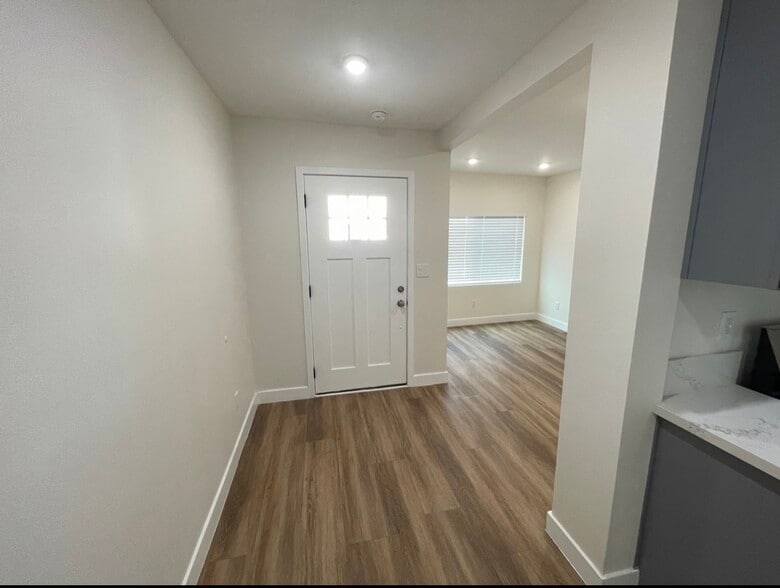 3536 W Slauson Ave, Los Angeles, CA for lease - Building Photo - Image 3 of 13