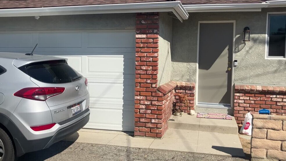 271 W Ash Ave, Burbank, CA à vendre - Vidéo sur l’inscription commerciale - Image 2 de 15