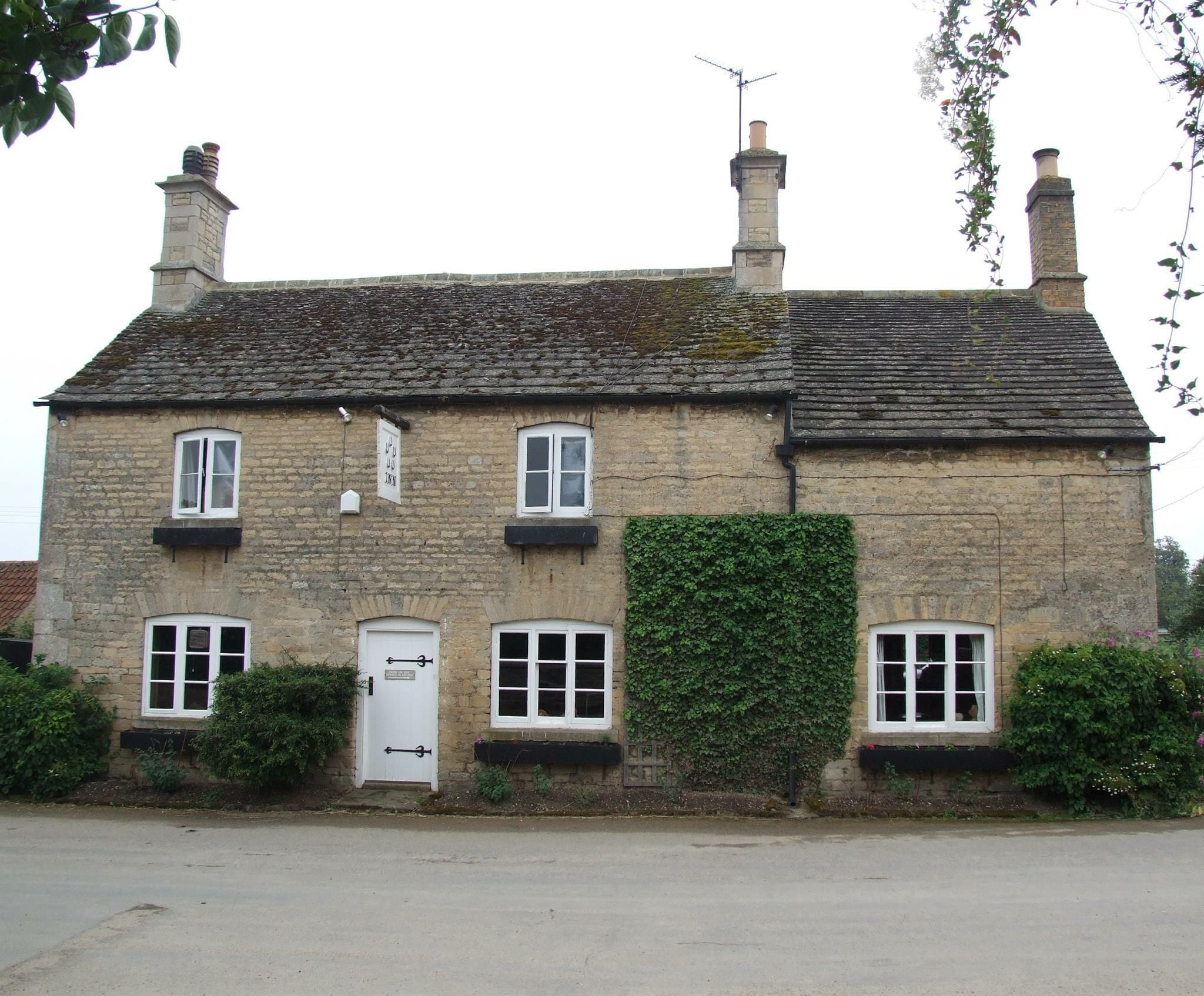 Five Horseshoes Ln, Stamford for lease Primary Photo- Image 1 of 2