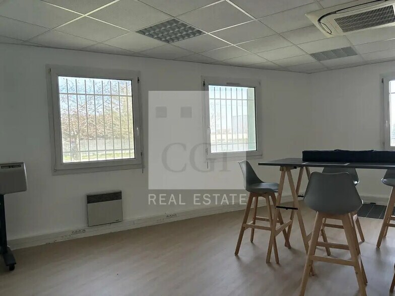 Bureau dans Toussieu à louer - Photo intérieure - Image 2 de 7