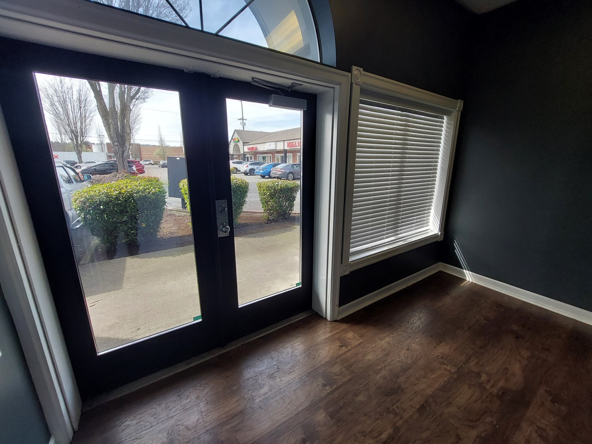 128-142 Washington Ave N, Kent, WA for lease Interior Photo- Image 1 of 9