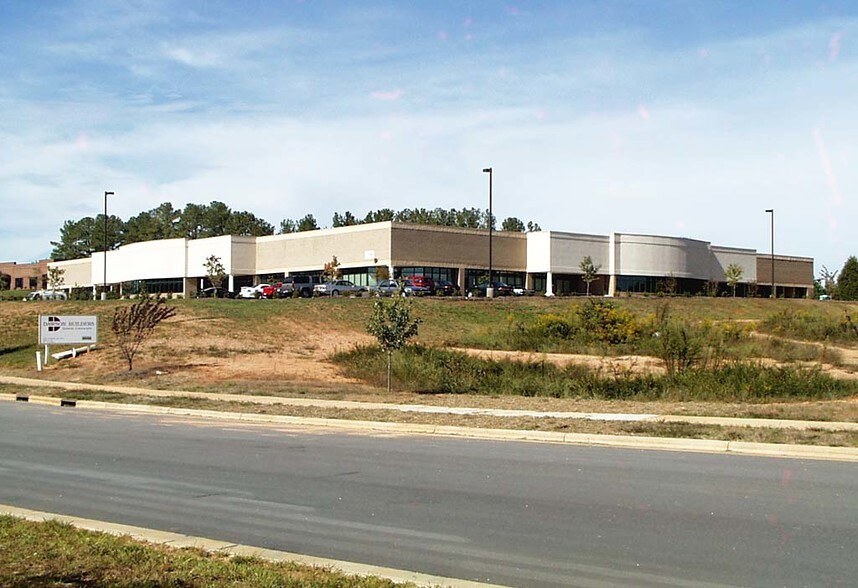 203 Capcom Ave, Wake Forest, NC à louer - Photo du bâtiment - Image 2 de 24