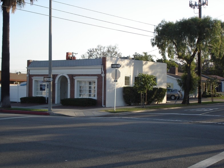 945 N Azusa Ave, Azusa, CA for lease - Primary Photo - Image 1 of 3