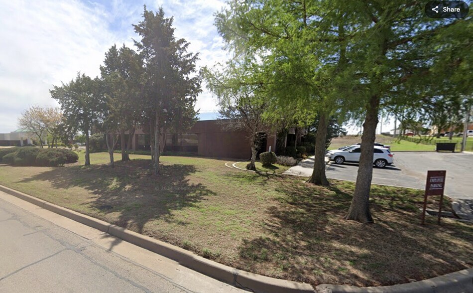 4302 SW Lee Blvd, Lawton, OK à louer - Photo du bâtiment - Image 3 de 9