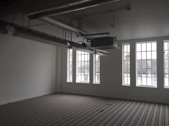 21 Station Rd, Londres à louer - Photo intérieure - Image 2 de 5