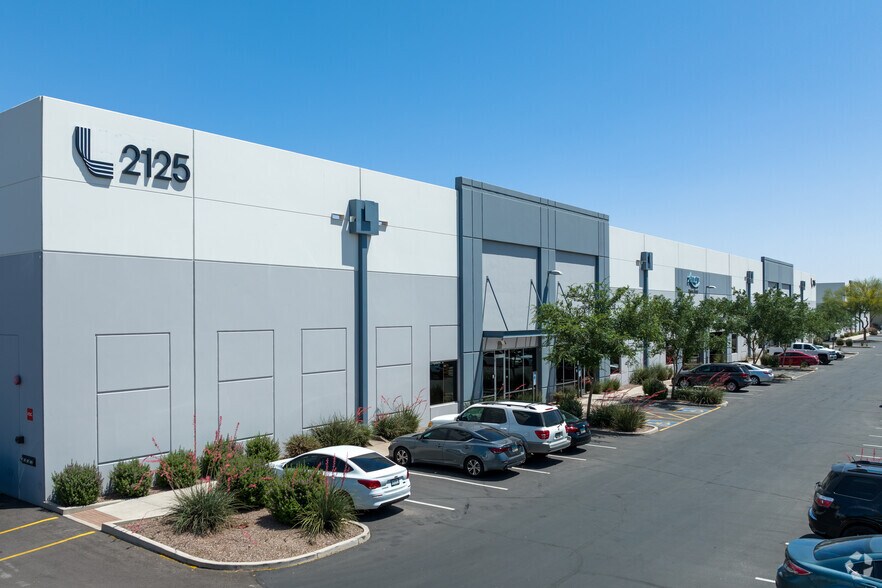 2115 S 11th Ave, Phoenix, AZ à louer - Photo du bâtiment - Image 2 de 14