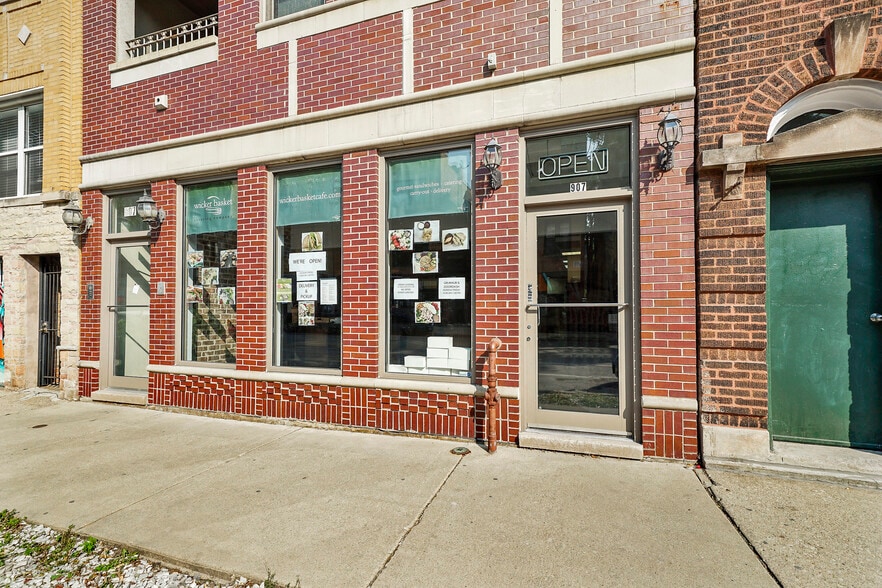907 N Damen Ave, Chicago, IL for lease - Building Photo - Image 1 of 20