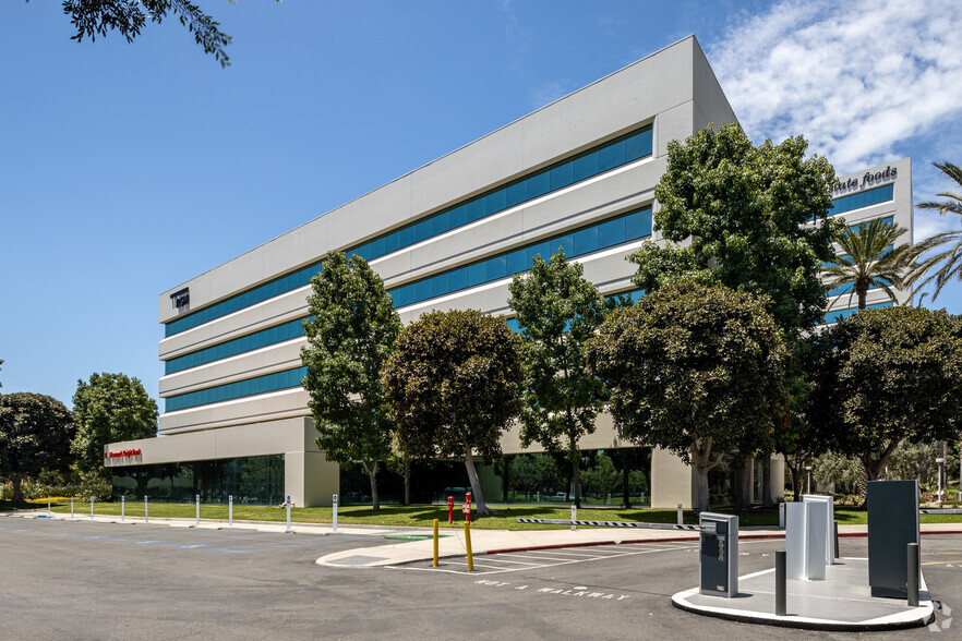 18401 Von Karman Ave, Irvine, CA for lease - Building Photo - Image 3 of 8