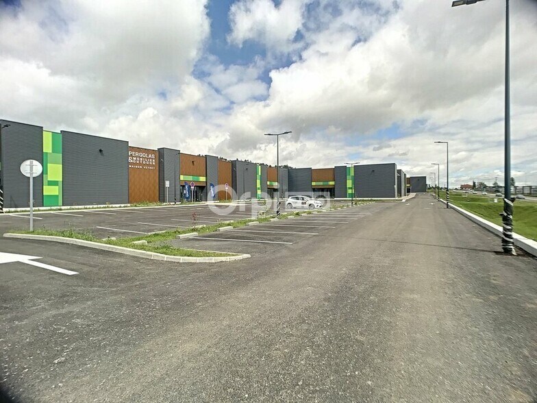 Retail in Anse for lease - Building Photo - Image 3 of 8