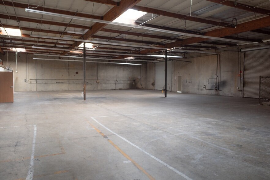 15085 La Palma Dr, Chino, CA à louer - Photo du bâtiment - Image 3 de 5