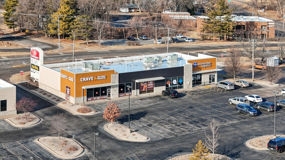 1411-1417 Kimberly Rd, Bettendorf, IA for lease - Primary Photo - Image 1 of 4