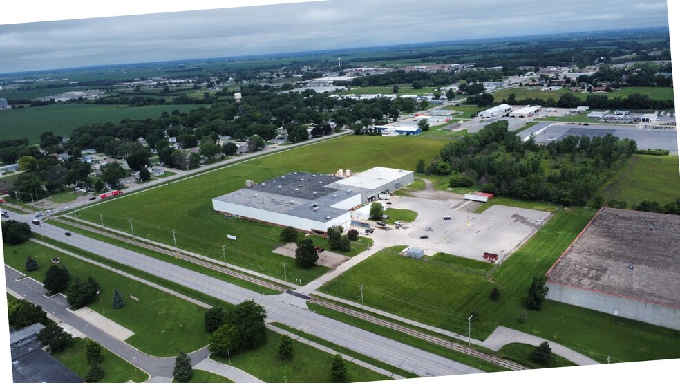 2510 19th St SW, Mason City, IA à vendre - Photo du bâtiment - Image 2 de 8