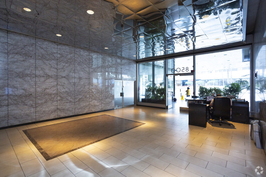 8500 Wilshire Blvd, Beverly Hills, CA for lease - Lobby - Image 3 of 5