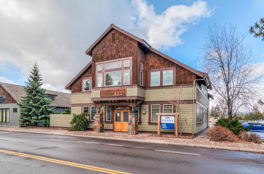 257 S Pine St, Sisters, OR for lease - Primary Photo - Image 1 of 5