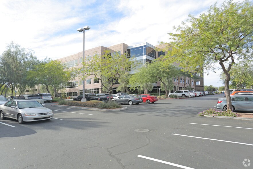 2360 Corporate Cir, Henderson, NV à louer - Photo du bâtiment - Image 3 de 11