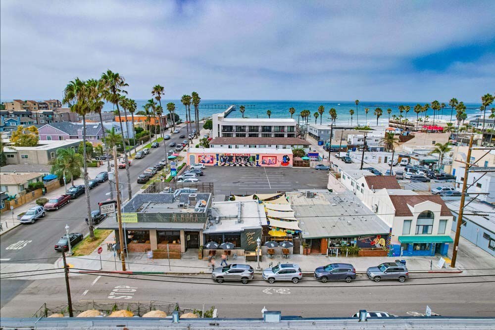 Ocean Beach Collective portefeuille de 4 propriétés à vendre sur LoopNet.ca Photo principale- Image 1 de 13