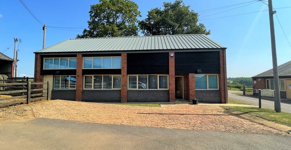 100 Wellingborough Rd, Ecton for lease - Building Photo - Image 2 of 11