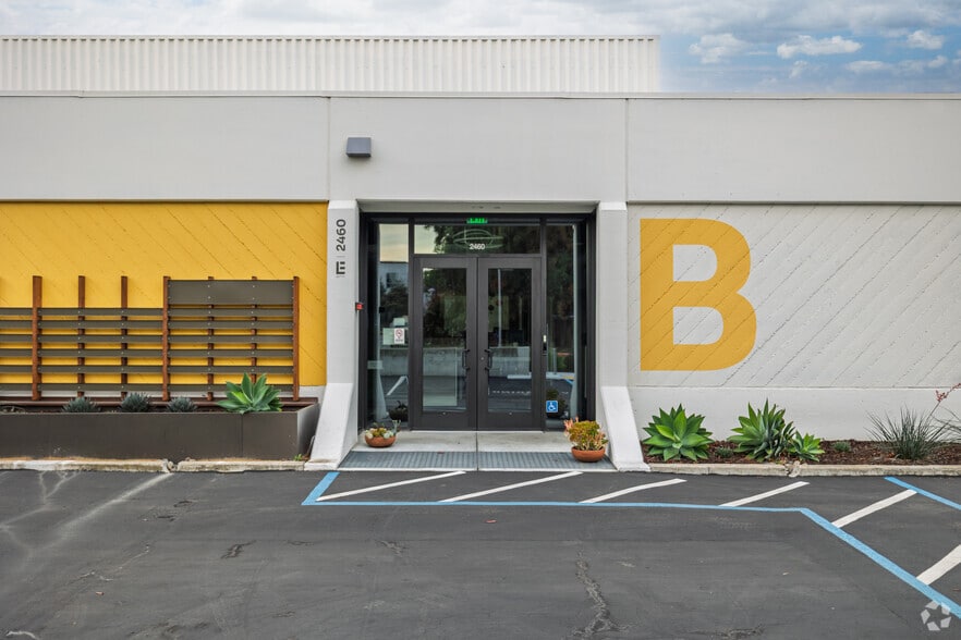 2460 Embarcadero Rd, Palo Alto, CA for lease - Building Photo - Image 3 of 7
