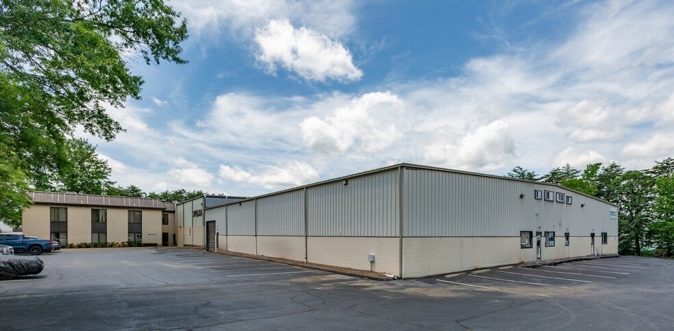 4900-4910 Quality Dr, Fredericksburg, VA à louer - Photo du bâtiment - Image 1 de 7