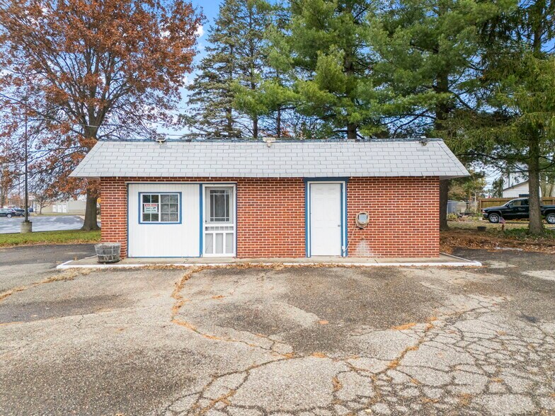 1204 Erie Ave SW, Navarre, OH à louer - Photo du bâtiment - Image 3 de 24