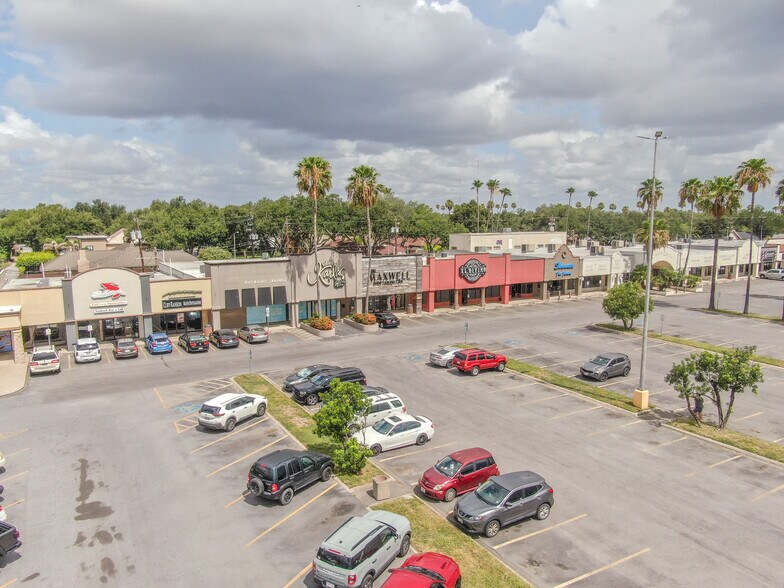 Town & Country Shopping Center portefeuille de 2 propriétés à vendre sur LoopNet.ca - Photo du bâtiment - Image 2 de 13