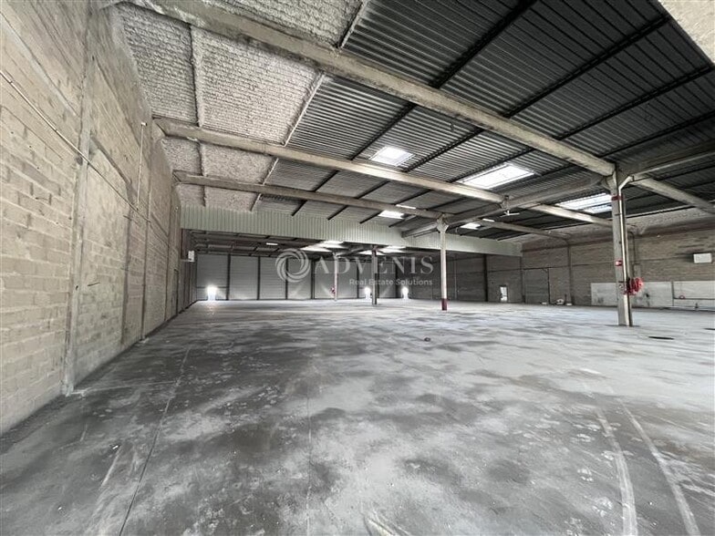 Industrial in Trappes for lease - Interior Photo - Image 2 of 7